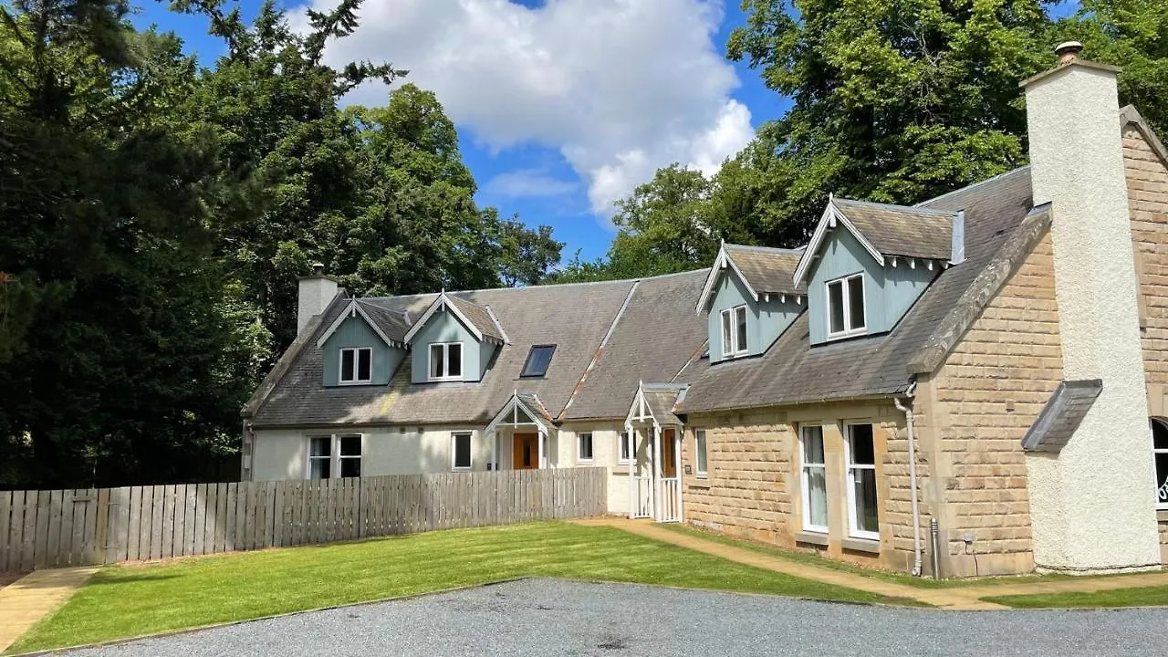 Kontakte von Estate Houses At Carberry Tower